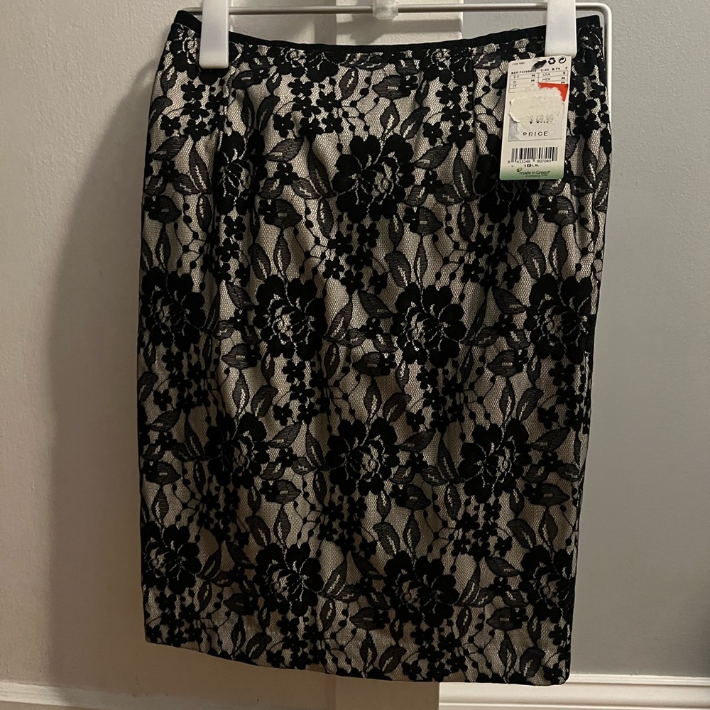 Mango Lace pencil skirt with lining.